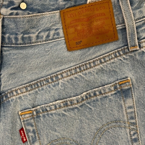 Levi’s Size 28 Denim Distressed Mini Women Shorts - Picture 7 of 9